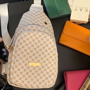 Cross body white